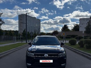 2017 Volkswagen Tiguan II, чёрный, 1670000 рублей, вид 3