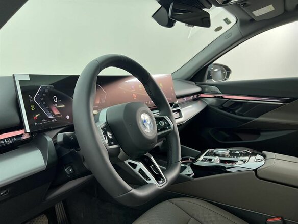 2025 BMW 5 серии Long 530Li xDrive VIII (G60/G61/G68), чёрный, 8190000 рублей - вид 7