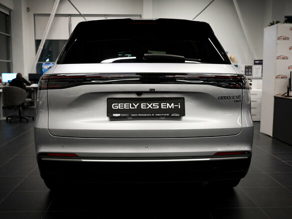 2026 Geely EX5 Гибрид EM-i, серебристый, 3974990 рублей - вид 3