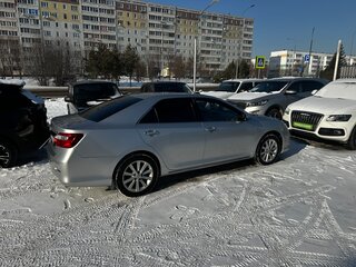 2013 Toyota Camry VII (XV50), серебристый, 1550000 рублей, вид 3
