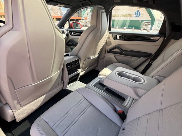 2021 Porsche Cayenne Coupé III, красный, 7987654 рублей - вид 14