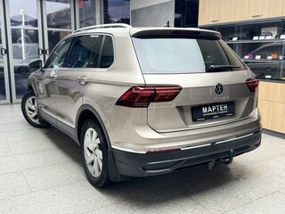 2021 Volkswagen Tiguan II Рестайлинг, коричневый, 2570000 рублей, вид 4