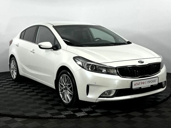 2019 Kia Cerato III Рестайлинг (Classic), белый, 1800000 рублей - вид 3
