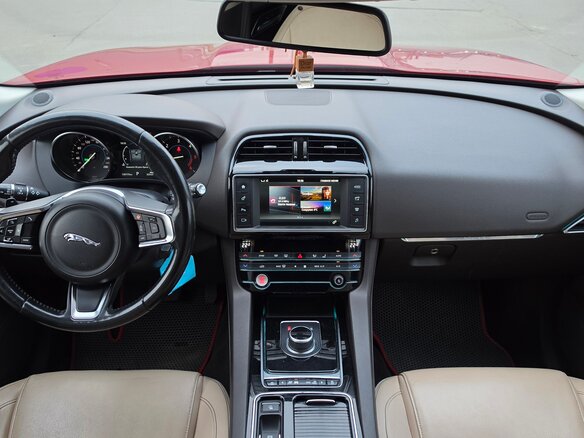 2018 Jaguar F-Pace I, красный, 2499999 рублей - вид 8