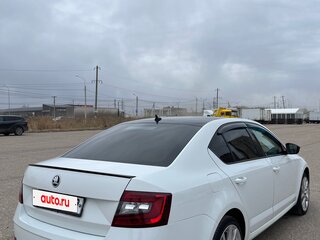 2017 Skoda Octavia III (A7) Рестайлинг, белый, 2150000 рублей, вид 3