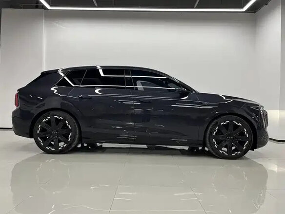 2026 Audi E7X, чёрный - вид 3