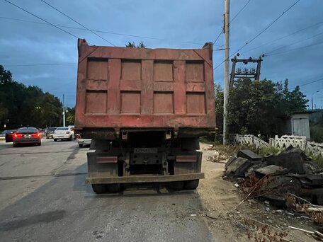 2007 Sinotruk Howo A5, красный, 990000 рублей, вид 4