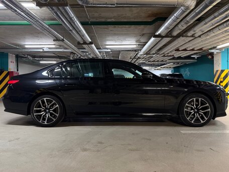 2022 BMW 7 серии 740d xDrive VII (G70), чёрный, 10100000 рублей, вид 5