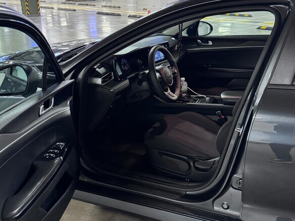 2020 Kia K5 III, серый, 2350000 рублей - вид 12