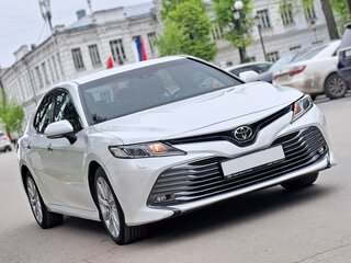 2019 Toyota Camry VIII (XV70), белый, 2850000 рублей, вид 2