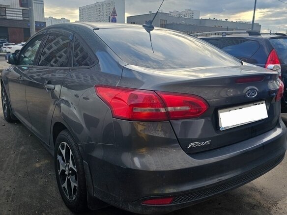 2017 Ford Focus III Рестайлинг, серый, 780000 рублей - вид 4