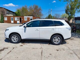 2013 Mitsubishi Outlander III, белый, 1600000 рублей, вид 4