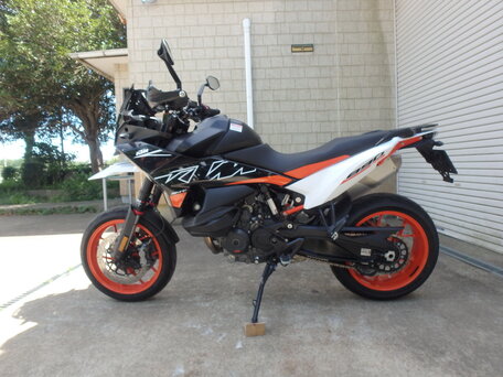 2023 KTM 890 SMT, чёрный, 1200000 рублей, вид 1