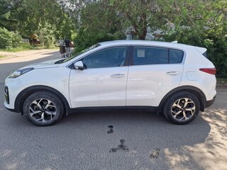 2019 Kia Sportage IV Рестайлинг, белый, 2080000 рублей, вид 4