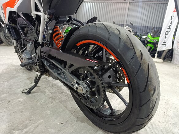 2022 KTM 390 Duke, белый, 480000 рублей - вид 15