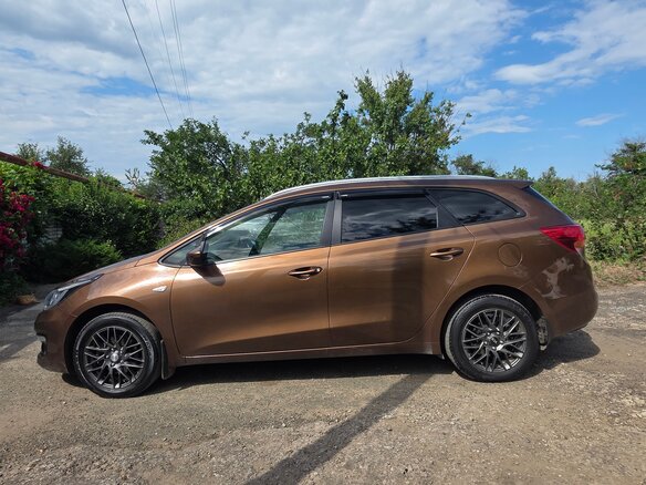 2017 Kia Ceed II Рестайлинг, коричневый, 1360000 рублей - вид 5