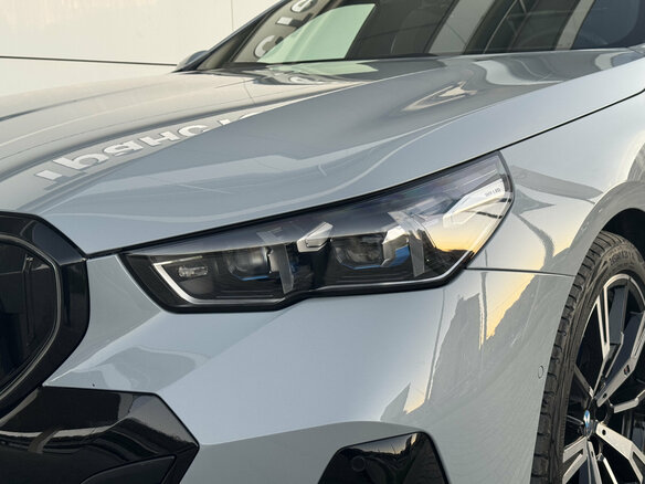 2025 BMW 5 серии 530i xDrive VIII (G60/G61/G68), серый - вид 16
