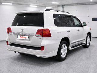 2012 Toyota Land Cruiser 200 Series Рестайлинг 1, белый, 3500000 рублей, вид 2