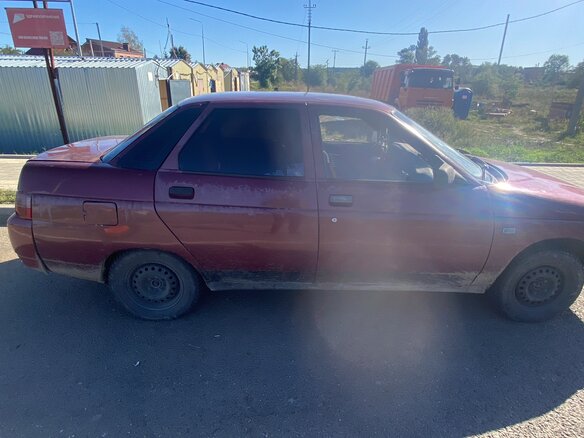 2001 Lada (ВАЗ) 2110, красный, 100000 рублей - вид 2