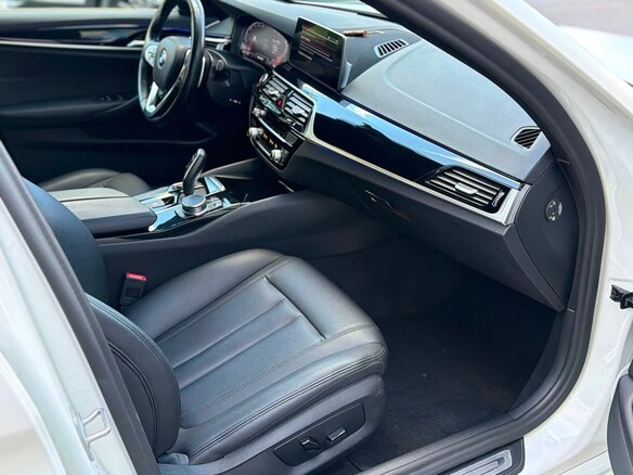 2020 BMW 5 серии 520d xDrive VII (G30/G31/G38), белый, 3590000 рублей - вид 10