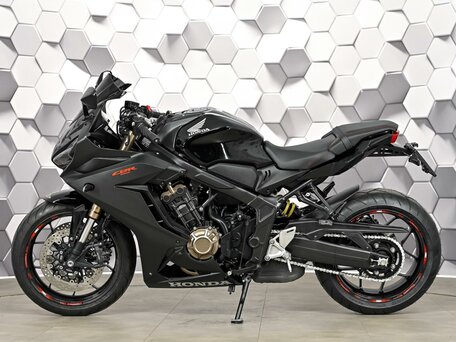 2021 Honda CBR 650R, чёрный, 899000 рублей, вид 4