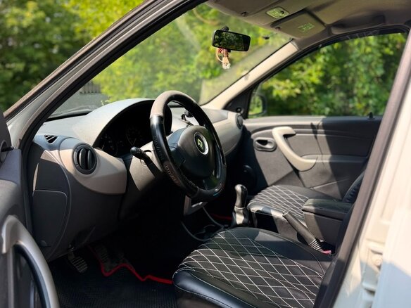 2010 Renault Logan I Рестайлинг, белый, 499000 рублей - вид 1