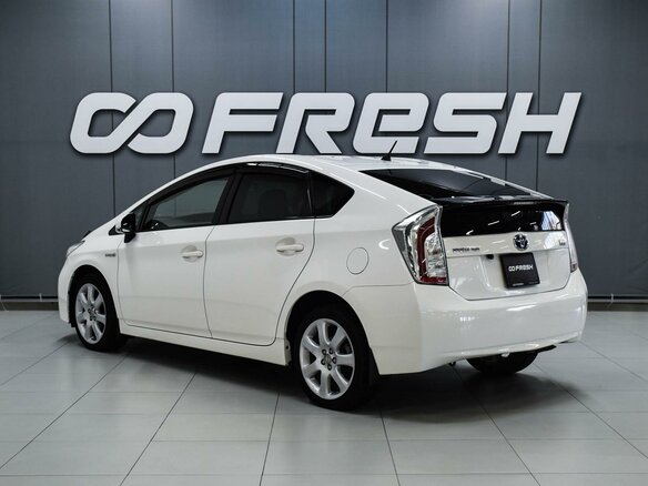 2015 Toyota Prius III Рестайлинг (XW30), белый, 1169000 рублей - вид 1