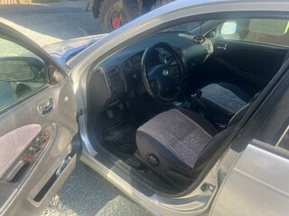 2001 Toyota Avensis I Рестайлинг, серебристый, 400000 рублей, вид 5