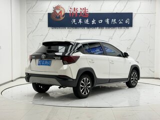 2021 Toyota Yaris IV, белый, 1301690 рублей, вид 3