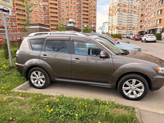 2010 Mitsubishi Outlander II Рестайлинг, коричневый, 1750000 рублей, вид 4