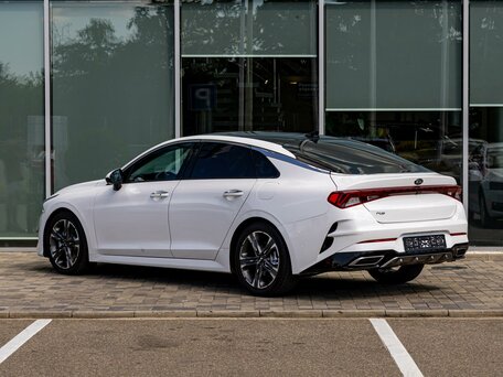 2021 Kia K5 III, белый, 2595000 рублей, вид 4