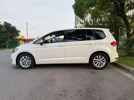 2022 Volkswagen Touran L II, белый, 1320000 рублей, вид 3