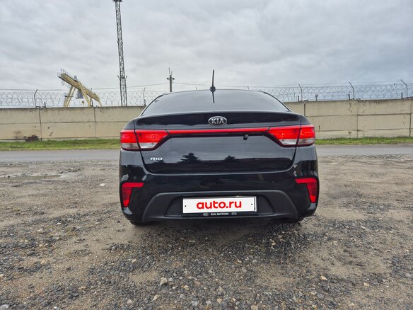 2019 Kia Rio IV, чёрный - вид 4