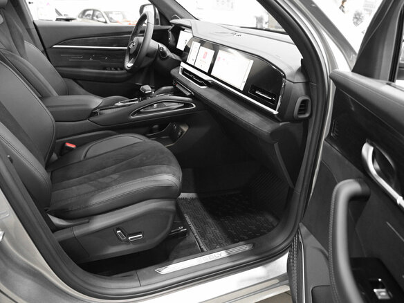 2026 Geely Monjaro I, серебристый, 4954990 рублей - вид 5