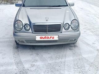 1998 Mercedes-Benz E-Класс 250 II (W210, S210), серебристый, 430000 рублей, вид 2