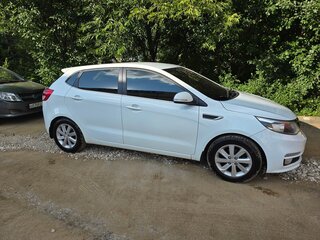 2016 Kia Rio III Рестайлинг, белый, 850000 рублей, вид 5