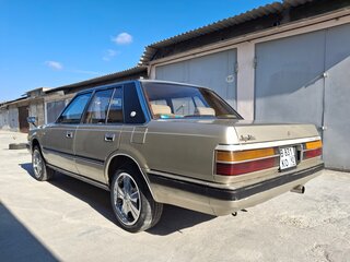 1985 Toyota Crown VII (S120), бежевый, 300000 рублей, вид 3