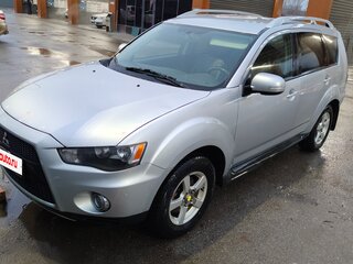 2010 Mitsubishi Outlander II Рестайлинг, серебристый, 1100000 рублей, вид 1