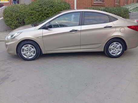 2012 Hyundai Solaris I, бежевый, 720000 рублей, вид 5