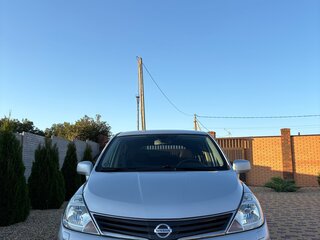 2013 Nissan Tiida I Рестайлинг, серебристый, 800000 рублей, вид 2