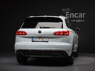 2023 Volkswagen Touareg III, белый, 9334000 рублей, вид 3