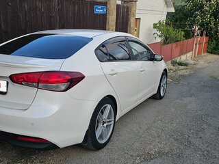 2017 Kia Cerato III Рестайлинг (Classic), белый, 1620000 рублей, вид 2