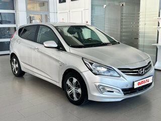 2015 Hyundai Solaris I Рестайлинг, серебристый, 809000 рублей, вид 1