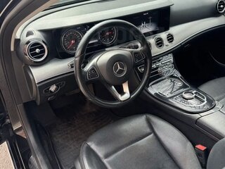 2017 Mercedes-Benz E-Класс 200 V (W213, S213, C238), чёрный, 2100000 рублей, вид 4