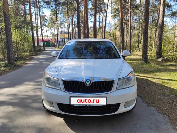2013 Skoda Octavia II (A5) Рестайлинг, белый, 650000 рублей - вид 1