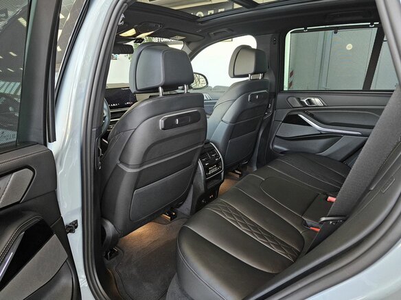 2025 BMW X5 40i IV (G05/G18) Рестайлинг, серый - вид 16