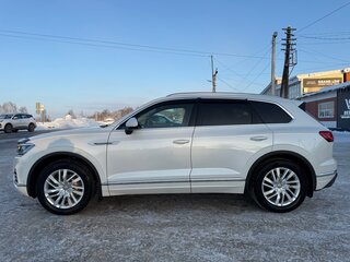 2019 Volkswagen Touareg III, белый, 6500000 рублей, вид 5