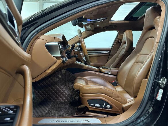 2017 Porsche Panamera 4S II, чёрный, 5850000 рублей - вид 17