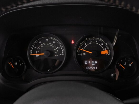 2015 Jeep Liberty (Patriot), серый - вид 13