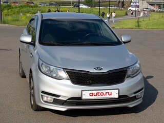 2015 Kia Rio III Рестайлинг, серебристый, 1190000 рублей, вид 2